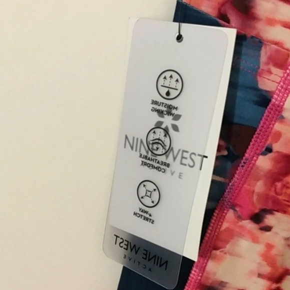 NINE WEST ACTIVE PINK FLORAL BIKER SHORTS SIZE SMALL NWT - Picture 3 of 4